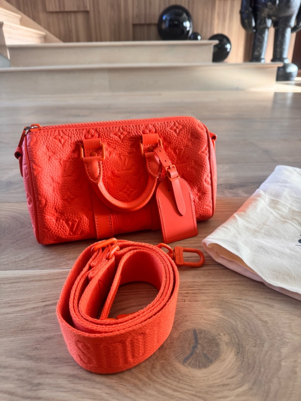 Rare LV Keepall Taurillon Bandouliere 25